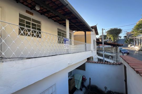 Vista da Rua de casa para alugar com 1 quarto, 55m² em Novo Glória, Belo Horizonte