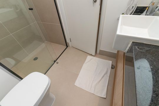 Banheiro de kitnet/studio à venda com 1 quarto, 20m² em Vila Romana, São Paulo