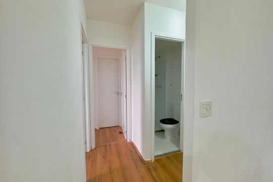 Corredor de apartamento para alugar com 2 quartos, 56m² em Vila Galvão, Guarulhos