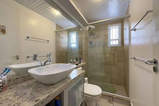 Banheiro de apartamento para alugar com 2 quartos, 60m² em Partenon, Porto Alegre