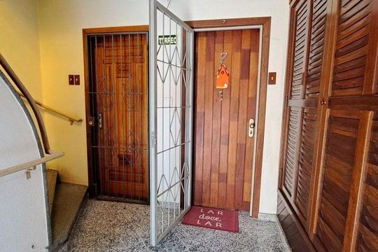 Entrada de apartamento à venda com 2 quartos, 60m² em Santana, Porto Alegre