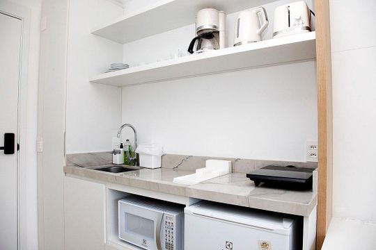 Cozinha de kitnet/studio para alugar com 1 quarto, 24m² em Boa Vista, Porto Alegre