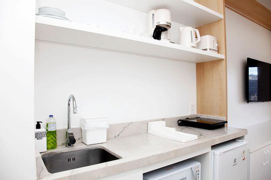 Cozinha de kitnet/studio para alugar com 1 quarto, 24m² em Boa Vista, Porto Alegre