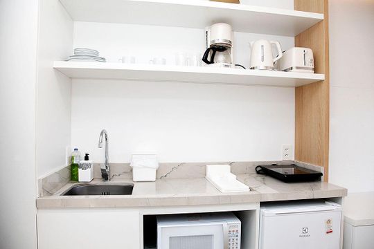 Cozinha de kitnet/studio para alugar com 1 quarto, 24m² em Boa Vista, Porto Alegre