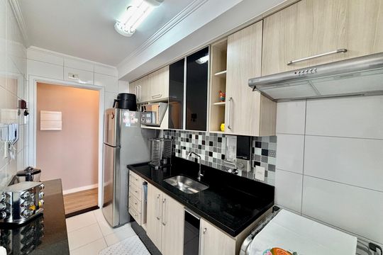 Cozinha de apartamento à venda com 2 quartos, 52m² em Vila Marieta, São Paulo