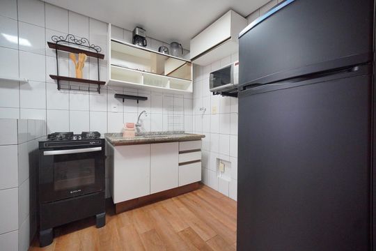 Cozinha de apartamento para alugar com 1 quarto, 40m² em Balneario, Florianópolis