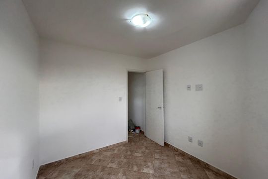 Quarto 2 de apartamento para alugar com 2 quartos, 80m² em Vila Erna, São Paulo