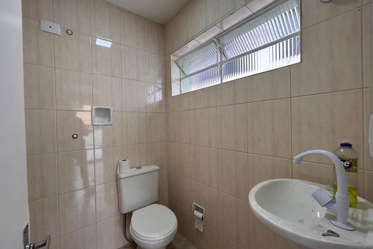 Banheiro social de apartamento para alugar com 2 quartos, 80m² em Vila Erna, São Paulo