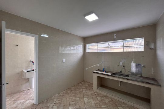 Cozinha de apartamento para alugar com 2 quartos, 80m² em Vila Erna, São Paulo