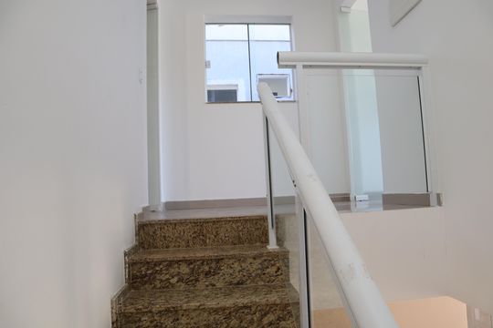 ESCADA de casa para alugar com 2 quartos, 160m² em Vargem Grande, Rio de Janeiro