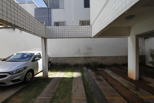 Garagem de apartamento à venda com 2 quartos, 68m² em Castelo, Belo Horizonte