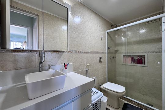 Banheiro Social de apartamento para alugar com 2 quartos, 58m² em Barra da Tijuca, Rio de Janeiro