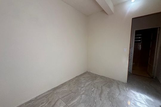 Quarto de casa para alugar com 1 quarto, 35m² em Vila Militar, Barueri
