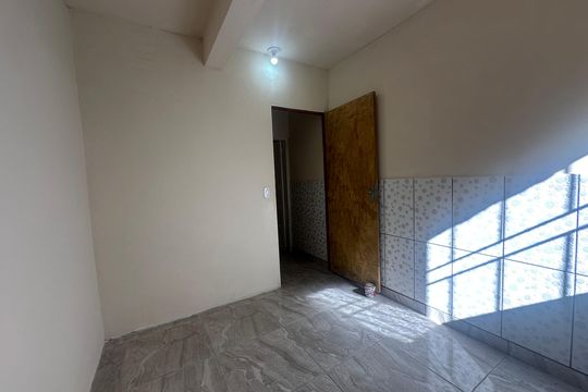 Quarto de casa para alugar com 1 quarto, 35m² em Vila Militar, Barueri
