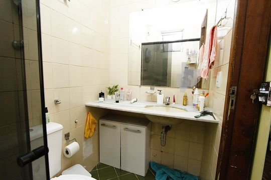 Banheiro Social de apartamento à venda com 2 quartos, 53m² em Carlos Prates, Belo Horizonte