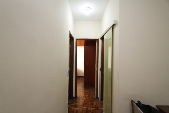Corredor de apartamento à venda com 2 quartos, 53m² em Carlos Prates, Belo Horizonte