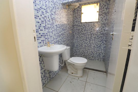 Banheiro social de apartamento para alugar com 3 quartos, 80m² em Praia do Flamengo, Salvador