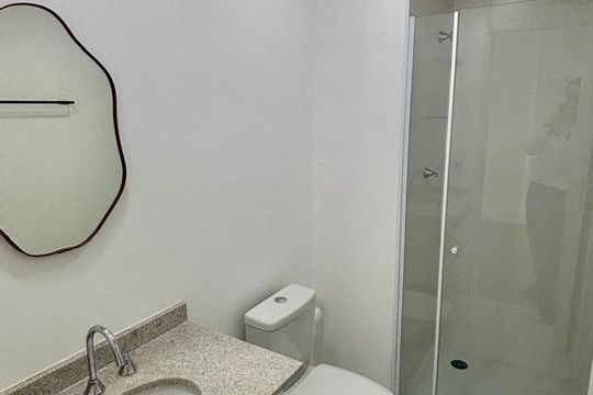 Banheiro de apartamento para alugar com 1 quarto, 34m² em Vila Mogilar, Mogi das Cruzes