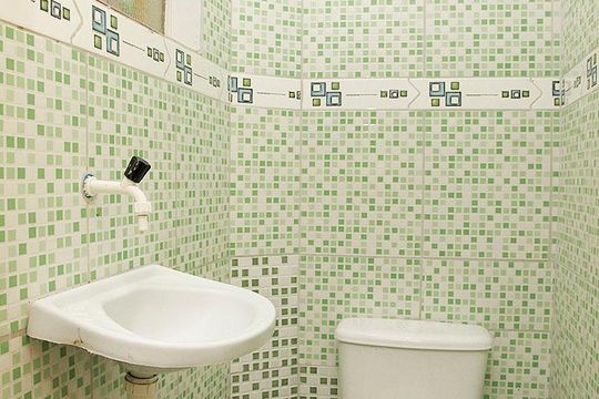 Banheiro de serviço de apartamento para alugar com 2 quartos, 70m² em Centro Histórico, Porto Alegre