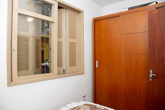 Quarto 1 de apartamento para alugar com 2 quartos, 70m² em Centro Histórico, Porto Alegre