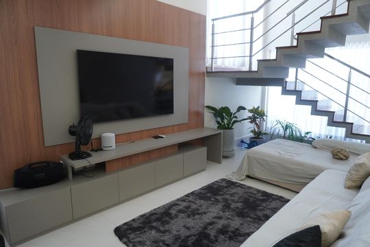 Sala de Estar de casa de condomínio para alugar com 2 quartos, 345m² em Residencial Morada dos Lagos, Barueri