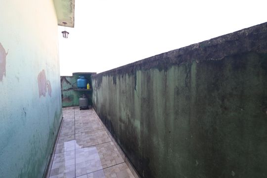 Quintal de casa à venda com 3 quartos, 275m² em Jardim das Maravilhas, Santo André
