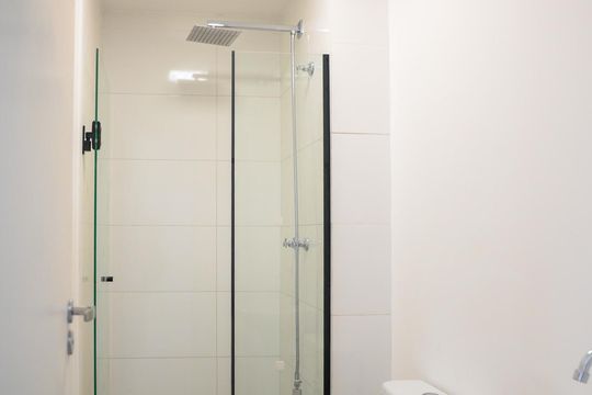 Banheiro de apartamento para alugar com 1 quarto, 33m² em Vila Brasilio Machado, São Paulo
