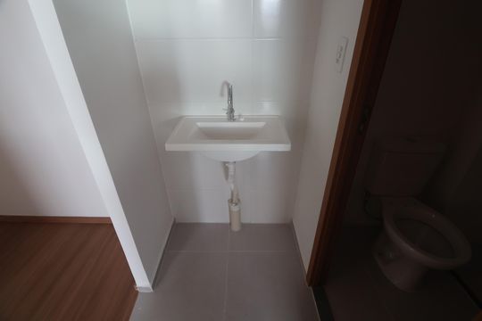 Banheiro  de apartamento para alugar com 2 quartos, 48m² em Fátima, Canoas