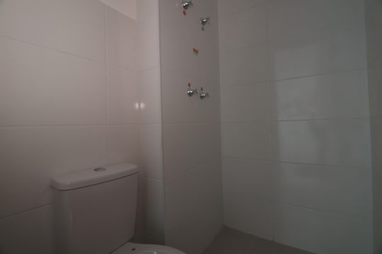 Banheiro  de apartamento para alugar com 2 quartos, 48m² em Fátima, Canoas