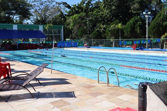 piscina olimpica de casa à venda com 4 quartos, 210m² em Recreio dos Bandeirantes, Rio de Janeiro