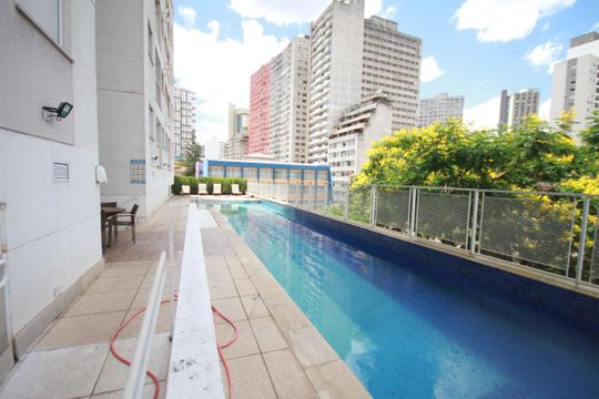Piscina de apartamento para alugar com 2 quartos, 45m² em Liberdade, São Paulo