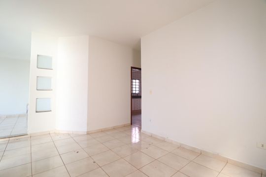 Sala 2 de casa para alugar com 4 quartos, 200m² em Jardim Patricia, Uberlândia