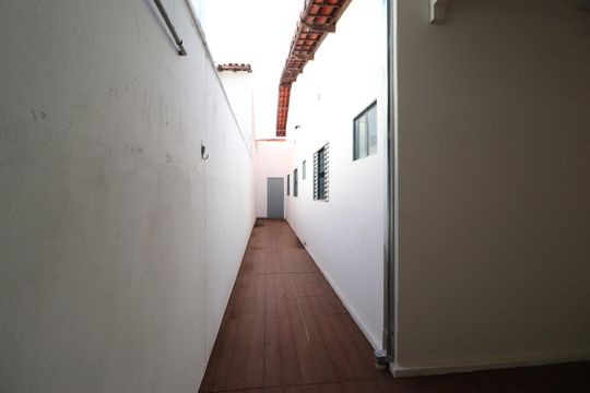 Corredor de casa para alugar com 4 quartos, 200m² em Jardim Patricia, Uberlândia