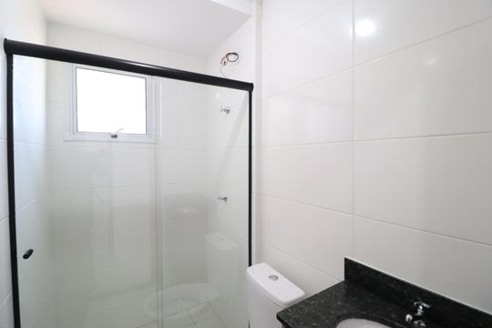 Banheiro Social de apartamento para alugar com 2 quartos, 58m² em Novo Mundo, Uberlândia