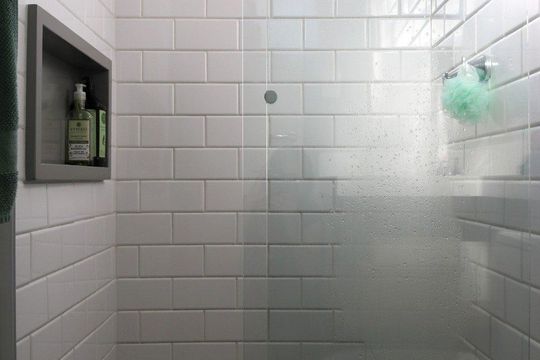 Banheiro de apartamento à venda com 1 quarto, 45m² em Jardim Paulistano, São Paulo