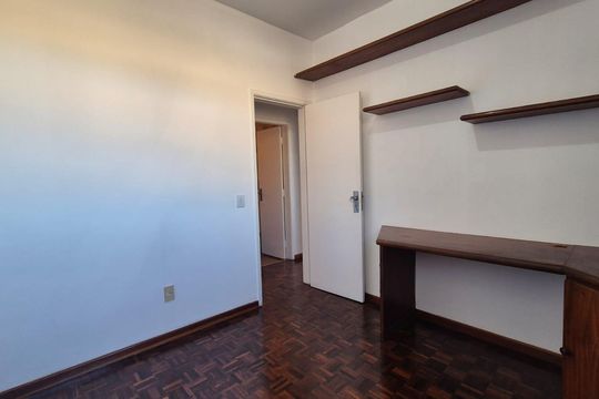 Quarto 2 de apartamento para alugar com 3 quartos, 85m² em Santa Efigênia, Belo Horizonte
