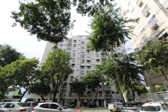 Fachada do bloco de apartamento para alugar com 2 quartos, 58m² em Freguesia (jacarepaguá), Rio de Janeiro