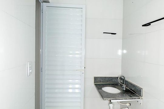Banheiro de casa para alugar com 1 quarto, 35m² em Vila das Belezas, São Paulo