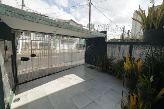 Entrada de kitnet/studio para alugar com 1 quarto, 20m² em Cambuci, São Paulo