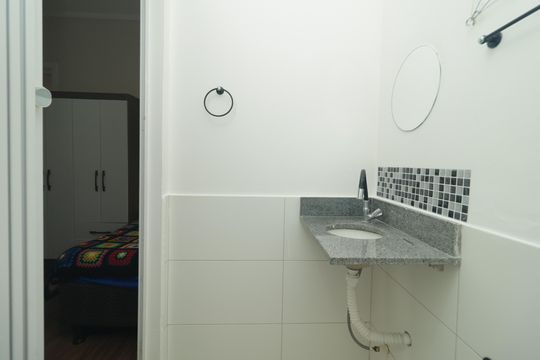 Banheiro de kitnet/studio para alugar com 1 quarto, 20m² em Cambuci, São Paulo