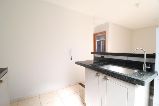 Cozinha de apartamento para alugar com 2 quartos, 41m² em Chácaras Tubalina E Quartel, Uberlândia