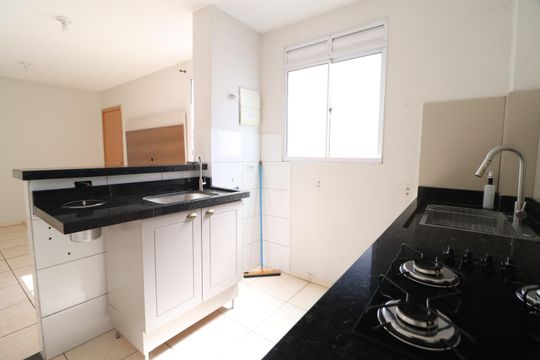 Cozinha de apartamento para alugar com 2 quartos, 41m² em Chácaras Tubalina E Quartel, Uberlândia