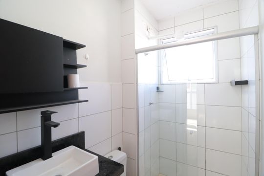 Banheiro Social de apartamento para alugar com 2 quartos, 41m² em Chácaras Tubalina E Quartel, Uberlândia