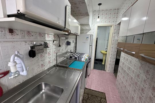 Cozinha de apartamento para alugar com 1 quarto, 38m² em Centro, São Vicente