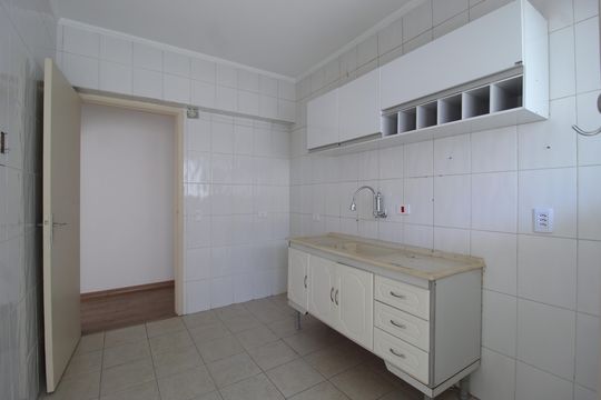 Cozinha de apartamento para alugar com 1 quarto, 60m² em Moema, São Paulo