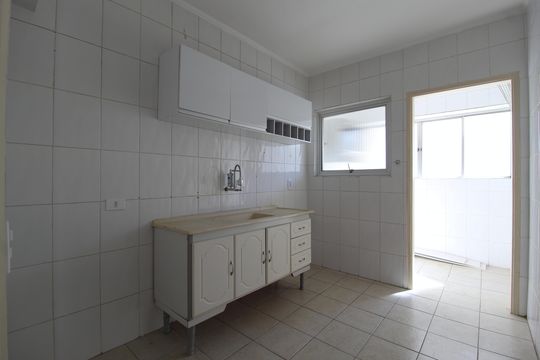 Cozinha de apartamento para alugar com 1 quarto, 60m² em Moema, São Paulo