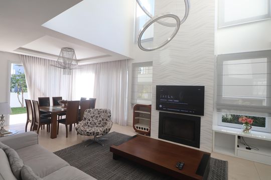 Sala de casa de condomínio para alugar com 4 quartos, 276m² em Neópolis, Gravataí