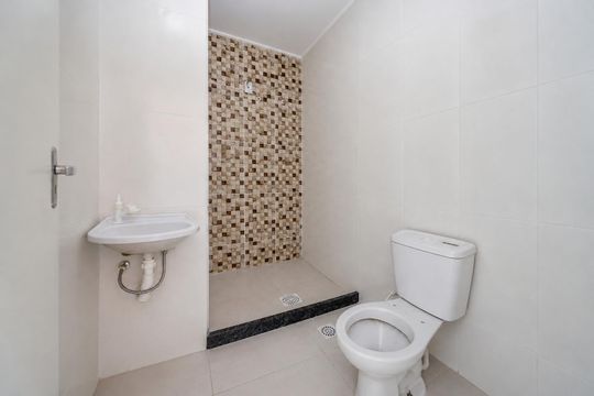 Banheiro social de casa para alugar com 2 quartos, 76m² em Ipiranga, Nova Iguaçu
