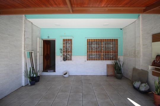 Garagem de casa para alugar com 4 quartos, 100m² em Parque Santa Fé, Porto Alegre