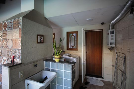 Área de Serviço de casa para alugar com 4 quartos, 100m² em Parque Santa Fé, Porto Alegre